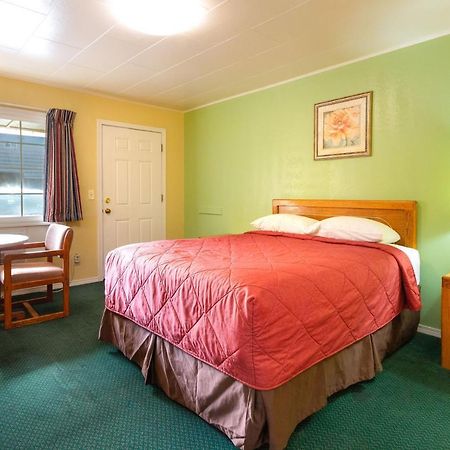 Roseburg Inn Bagian luar foto