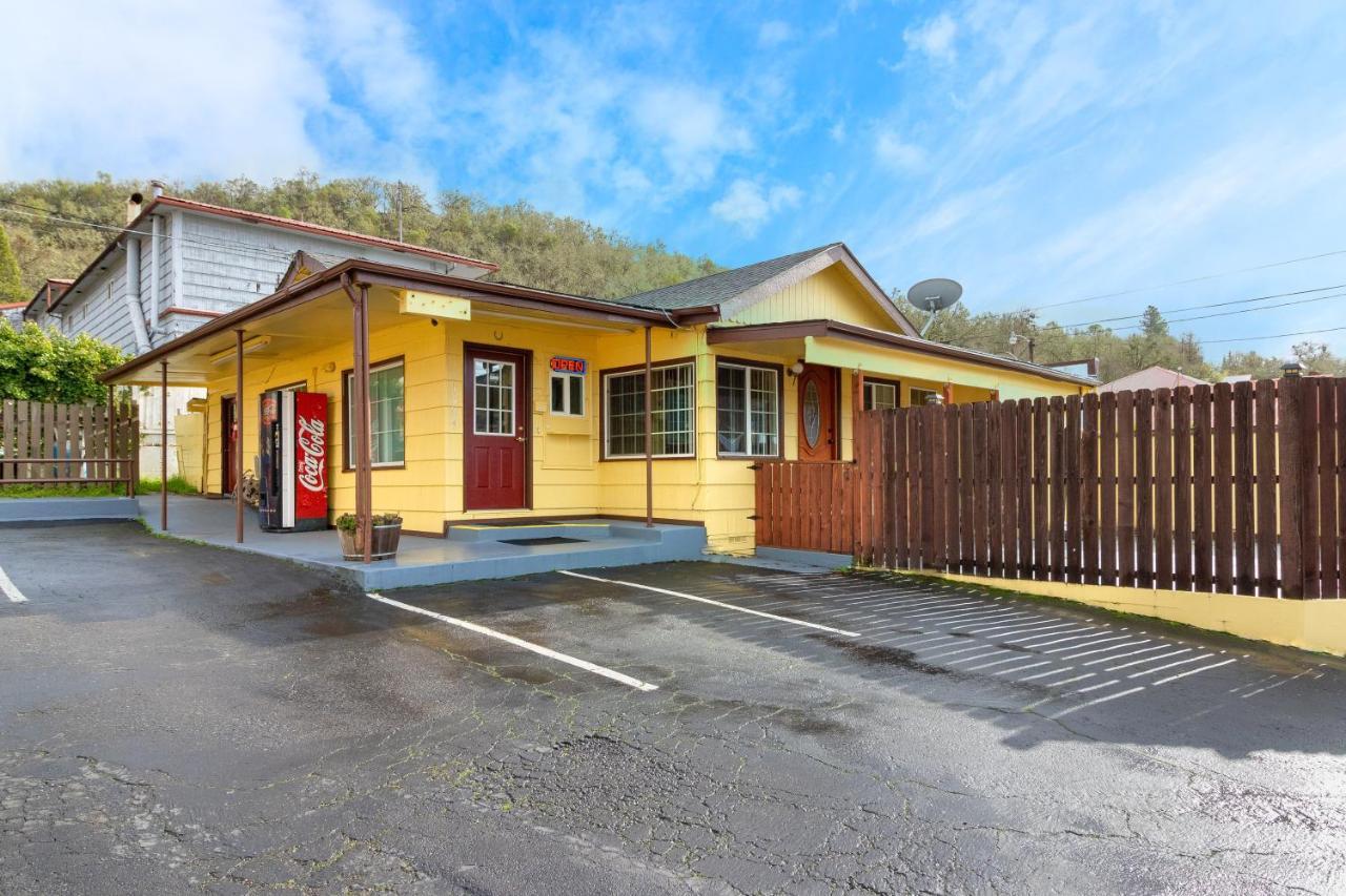 Roseburg Inn Bagian luar foto